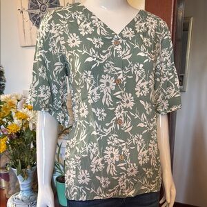 NWT papillon size xsmall Floral Green Button-Up Top baggy fit